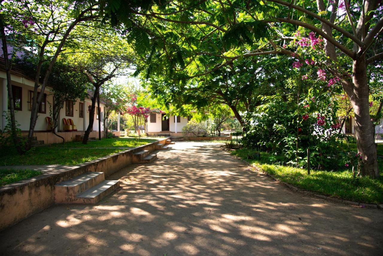 The Mountain Retreat Hotel Tiruvannamalai Bagian luar foto