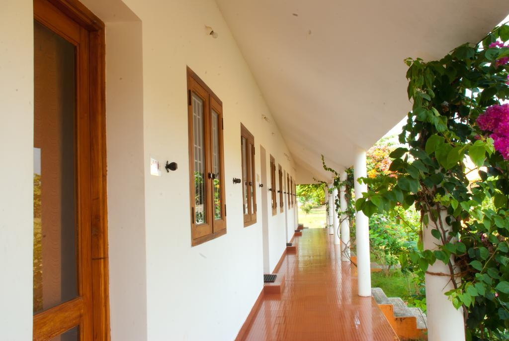 The Mountain Retreat Hotel Tiruvannamalai Bagian luar foto